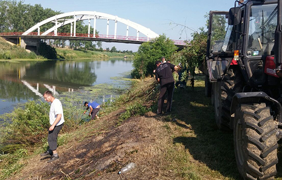 U S. Miletiću članovi SNS uredili park za mlade