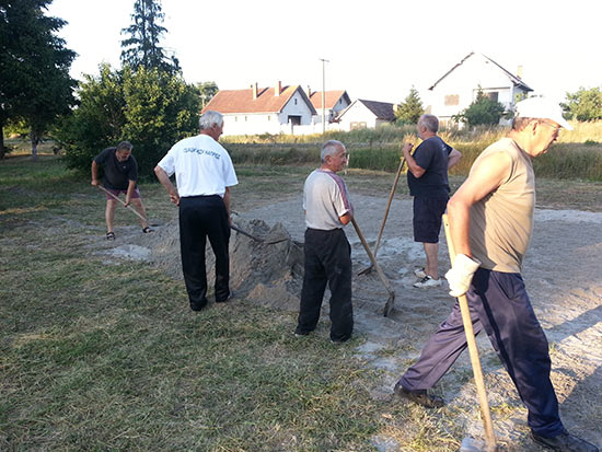 Naprednjaci u Karavukovu priveli kraju uređenje parka Titov gaj