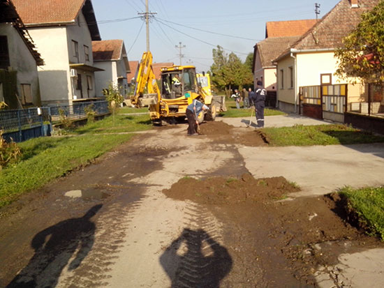 Počeli radovi na ojačanju kolovoza u Beljaničkoj ulici u S. Miletiću