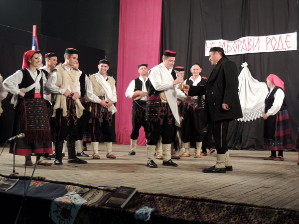 Festival u B. Gračacu okupio čuvare narodne tradicije