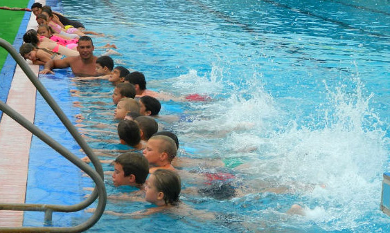 Plivački vaterpolo klub Plavi delfin organizuje školu plivanja