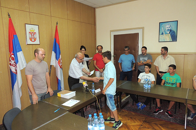 Nagrađeni učenici osnovnih škola koji su bili najuspešniji na maloj maturi