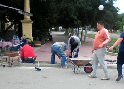 Miletićki naprednjaci uređivali centar i Omladinski park