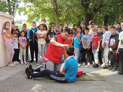 Pokaznom vežbom obeležen Svetski dan prve pomoći