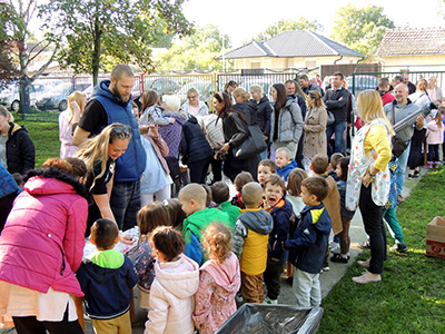 Na humanitarnom Dečjem vašaru poletarci prodavali produkte svog stvaralaštva