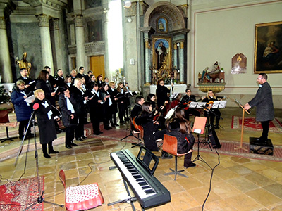 Božićni koncert u Odžacima: Umešni vokali obojeni moćnim tamburaškim zvukom