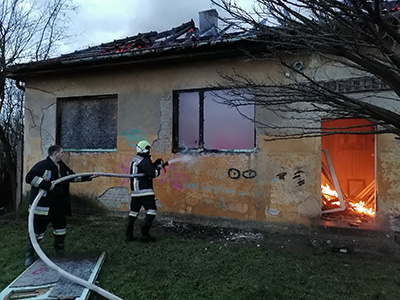 Izgorela zgrada male železničke stanice u Bogojevu